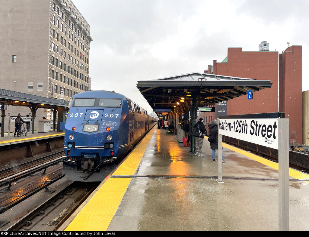 MNR at Harlem 125th St Station 